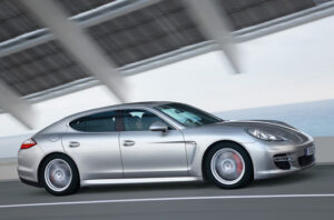Porsche-Panamera-Turbo-04s