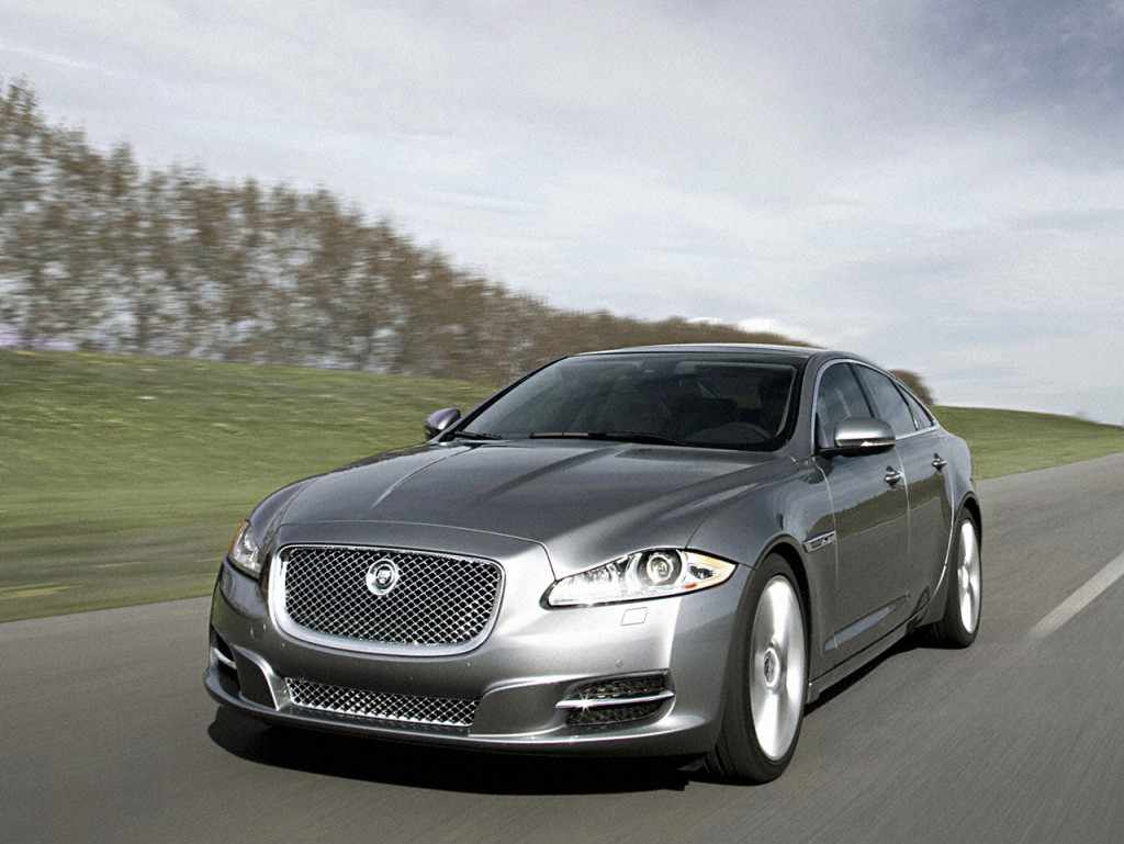 2010jaguarxj_abh010